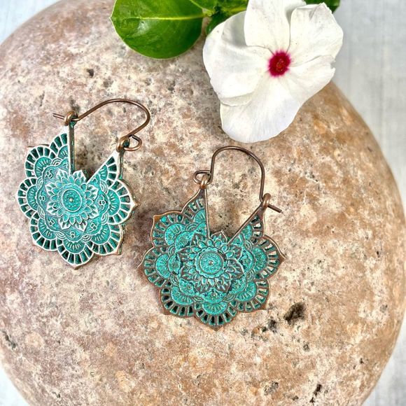 7/$30 Flower Teal Huggies - Picture 2 of 6